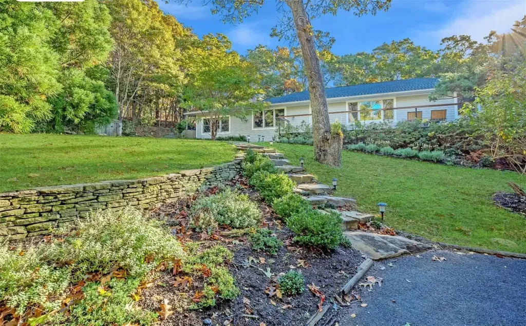 2 Captains Walk East Hampton NY 11937