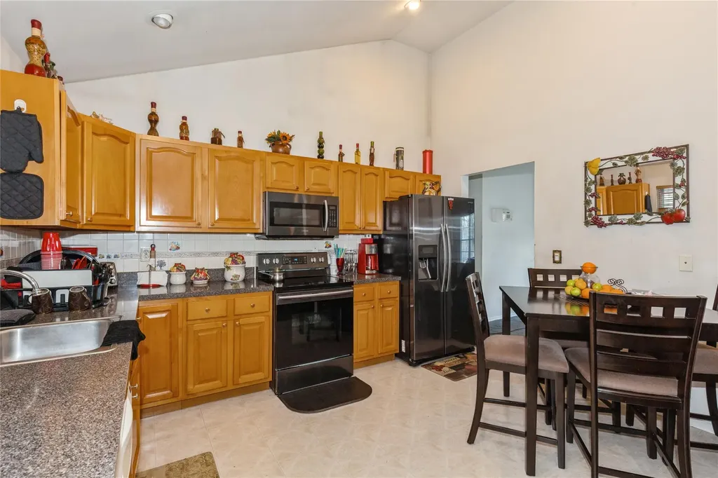 7 Baldwin Court Medford NY 11763