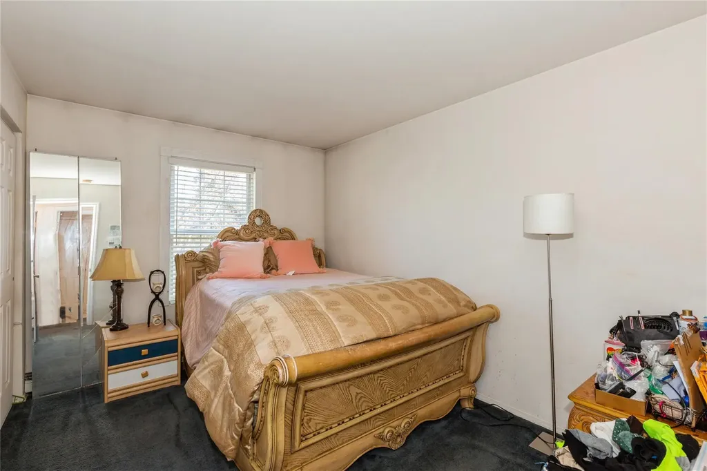 7 Baldwin Court Medford NY 11763