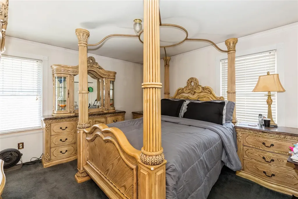 7 Baldwin Court Medford NY 11763