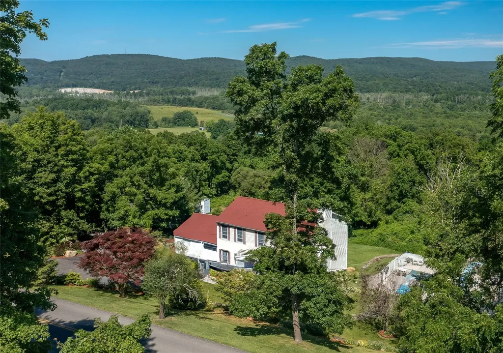 135 S Quaker Hill Road Patterson NY 12563