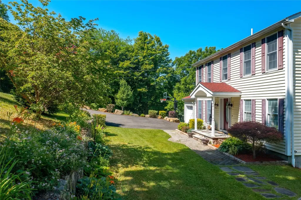 135 S Quaker Hill Road Patterson NY 12563