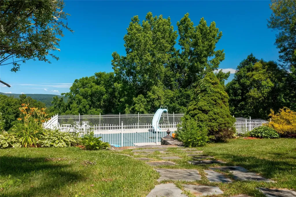 135 S Quaker Hill Road Patterson NY 12563