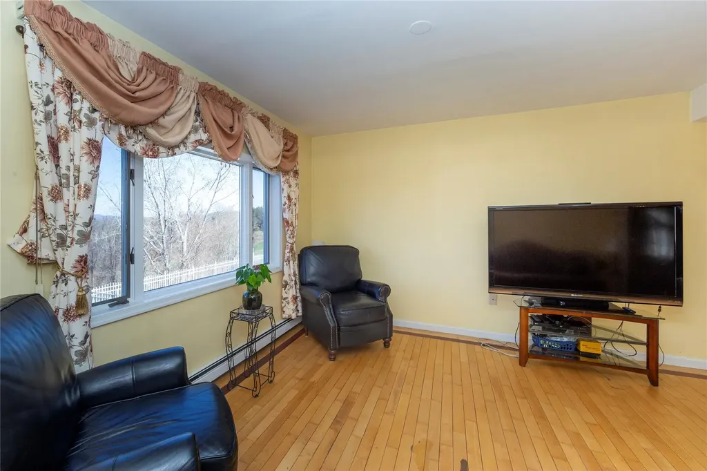 135 S Quaker Hill Road Patterson NY 12563