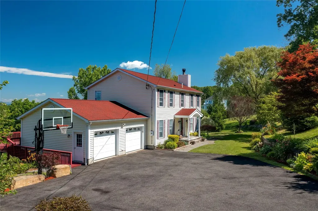 135 S Quaker Hill Road Patterson NY 12563