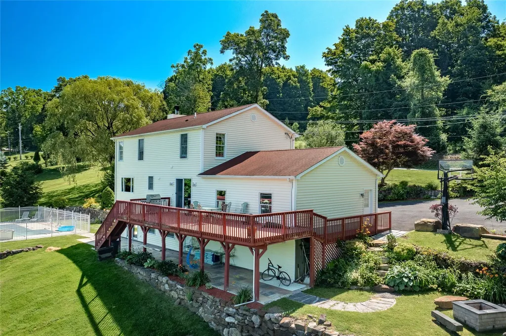 135 S Quaker Hill Road Patterson NY 12563