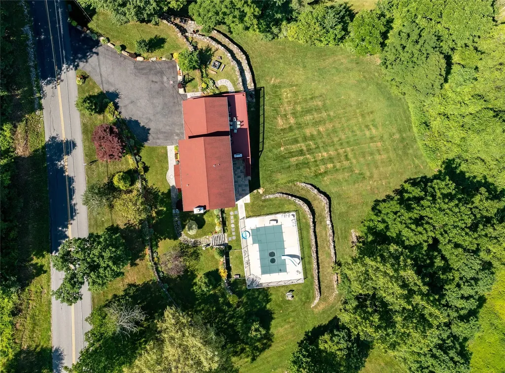 135 S Quaker Hill Road Patterson NY 12563