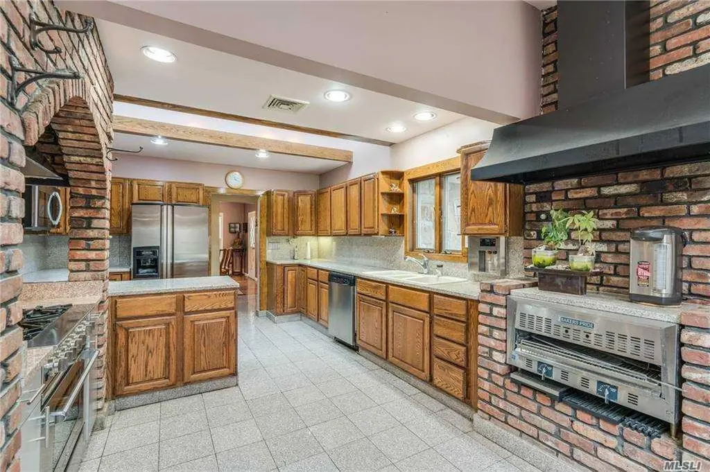 335 Jericho Turnpike Old Westbury NY 11568