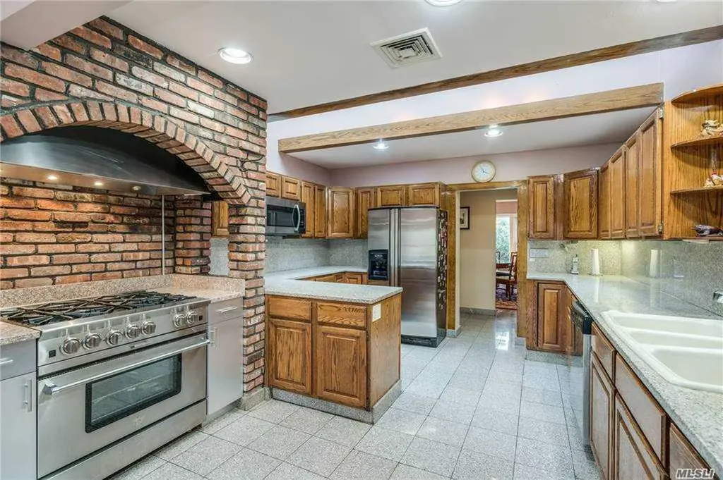 335 Jericho Turnpike Old Westbury NY 11568