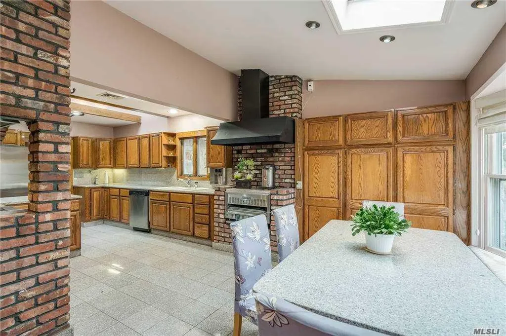 335 Jericho Turnpike Old Westbury NY 11568