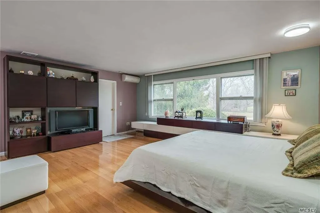 335 Jericho Turnpike Old Westbury NY 11568