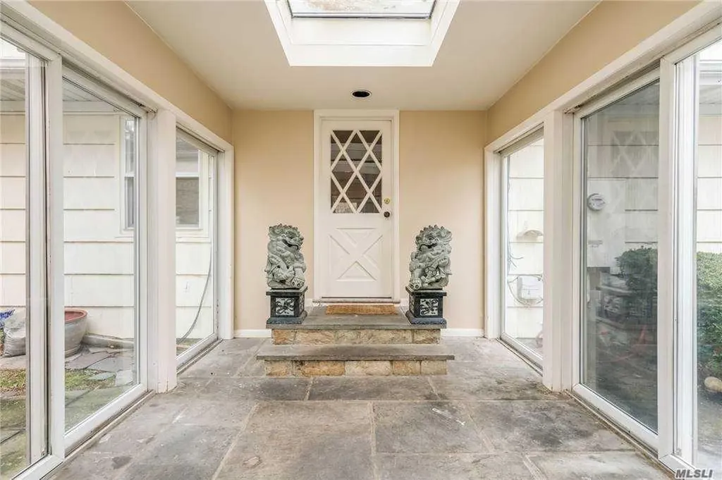 335 Jericho Turnpike Old Westbury NY 11568