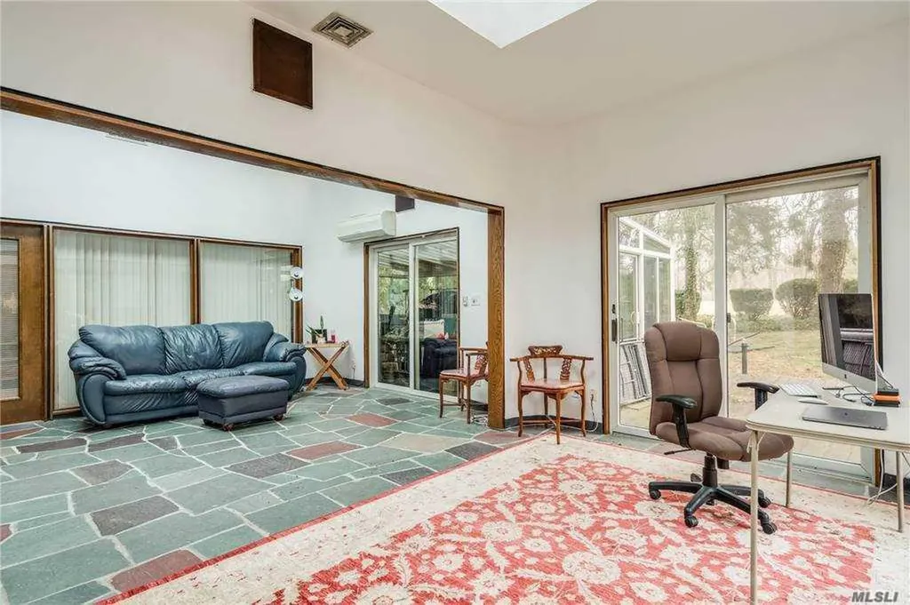 335 Jericho Turnpike Old Westbury NY 11568