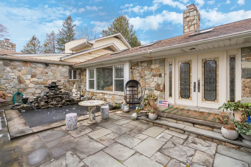 335 Jericho Turnpike Old Westbury NY 11568