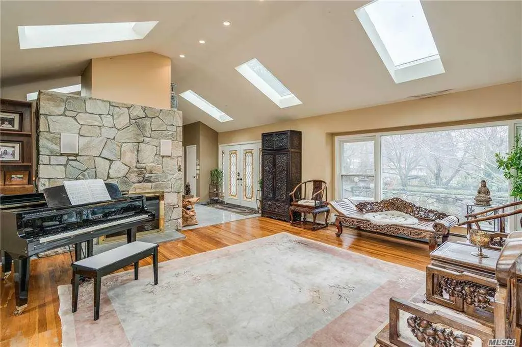 335 Jericho Turnpike Old Westbury NY 11568