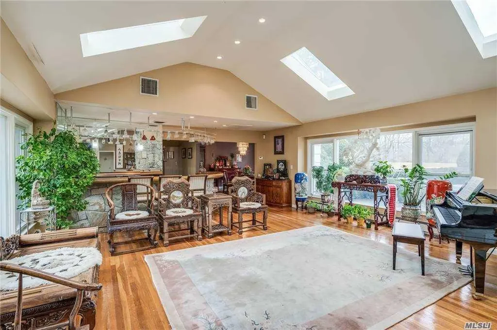 335 Jericho Turnpike Old Westbury NY 11568