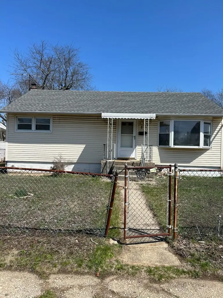 32 Penndale Drive Babylon NY 11701