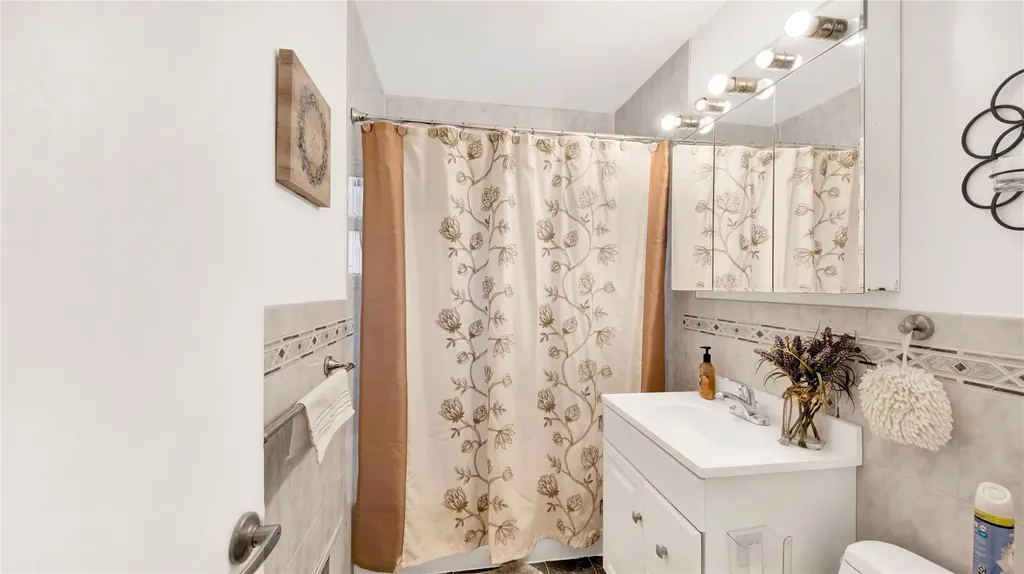 74 Heathcote Road Yonkers NY 10710