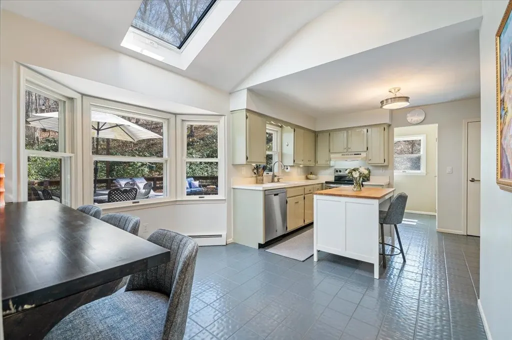 96 Bay Road Halesite NY 11743