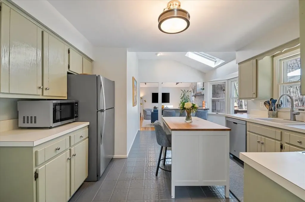 96 Bay Road Halesite NY 11743