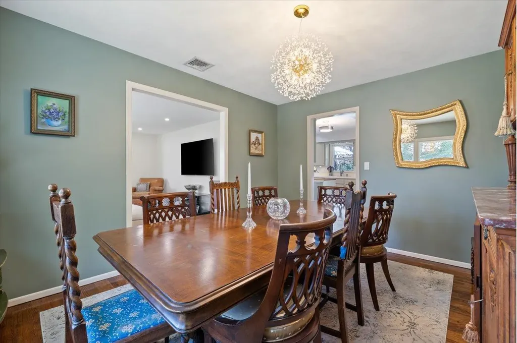 96 Bay Road Halesite NY 11743