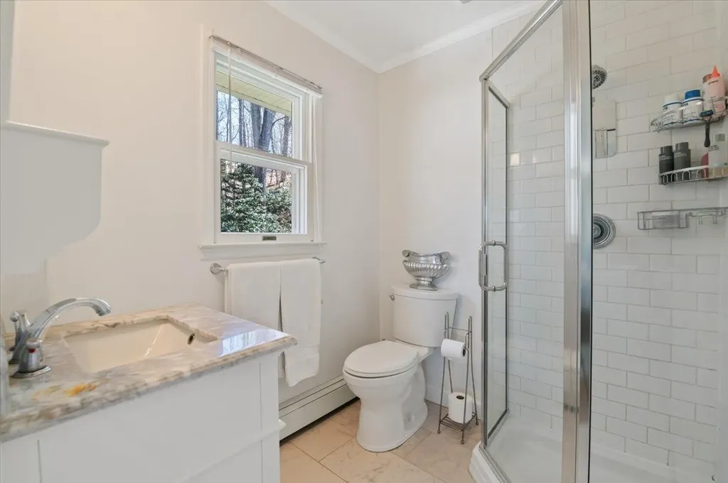 96 Bay Road Halesite NY 11743