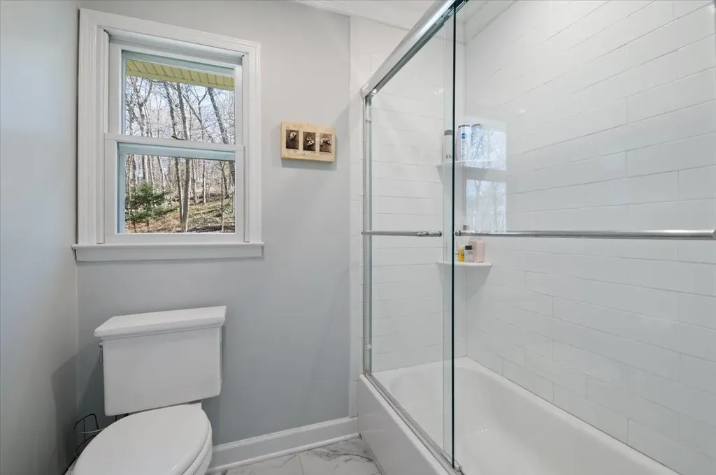 96 Bay Road Halesite NY 11743