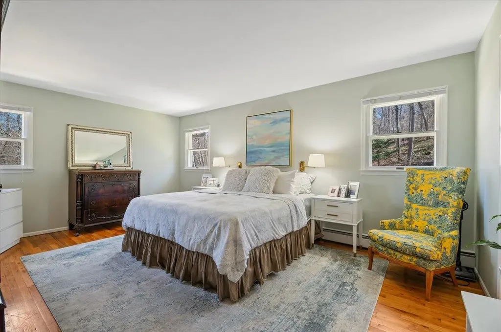 96 Bay Road Halesite NY 11743