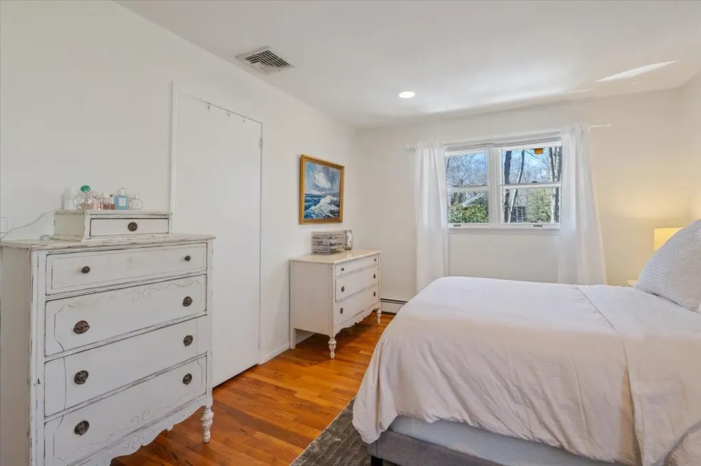 96 Bay Road Halesite NY 11743