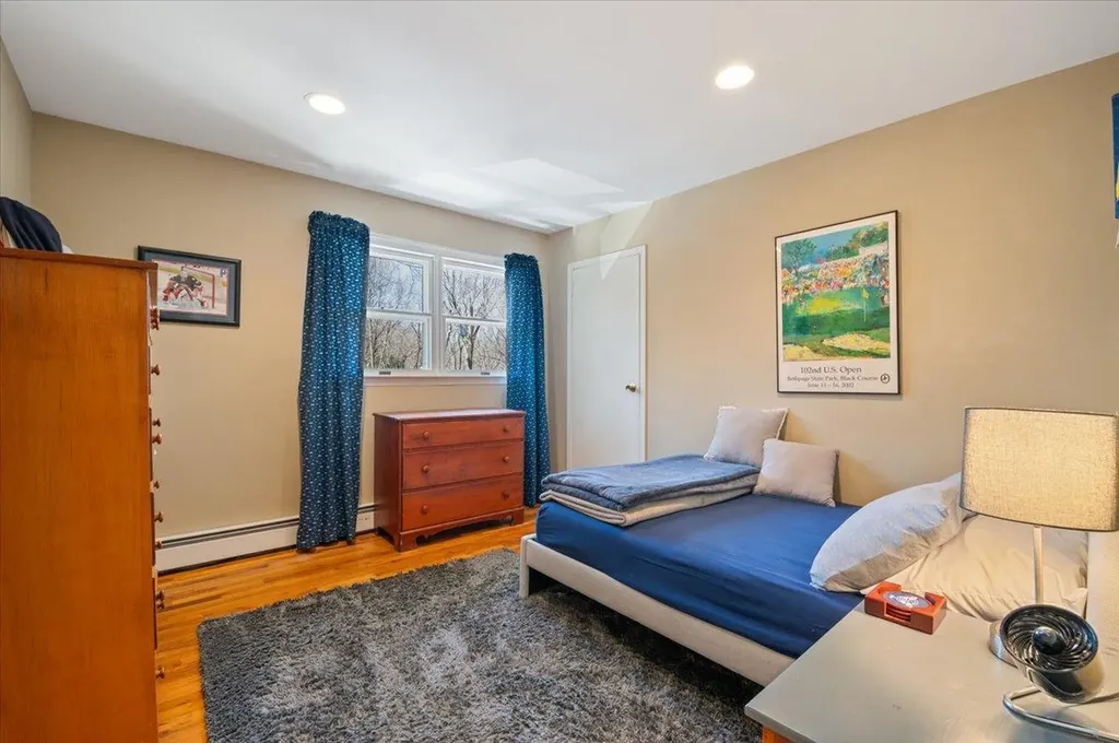 96 Bay Road Halesite NY 11743