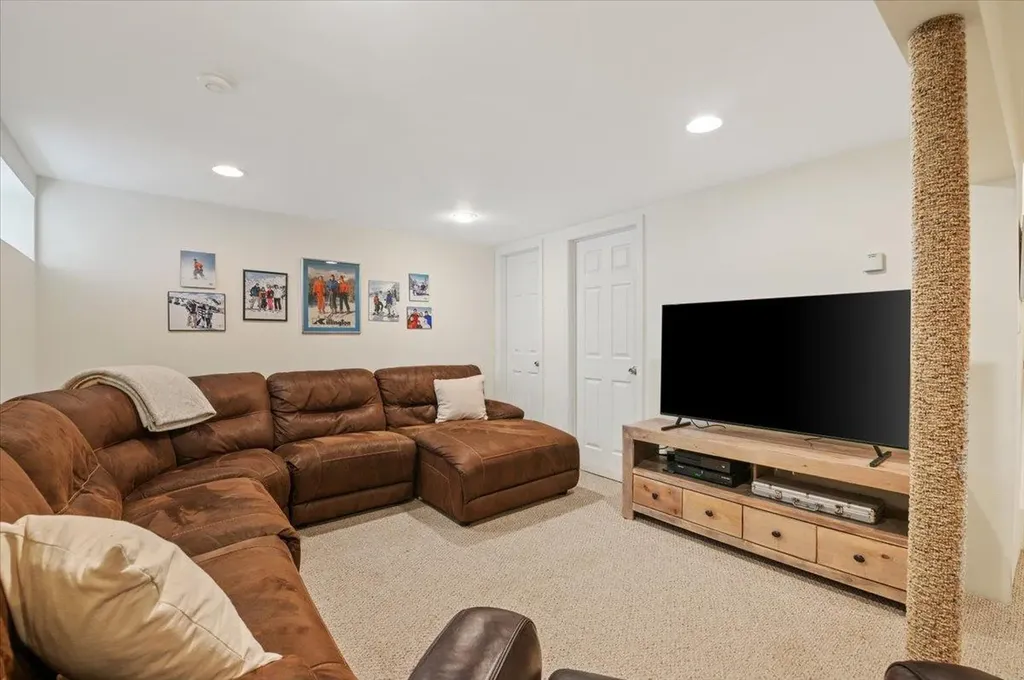 96 Bay Road Halesite NY 11743