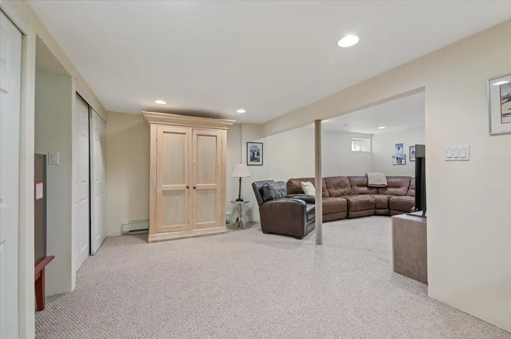 96 Bay Road Halesite NY 11743