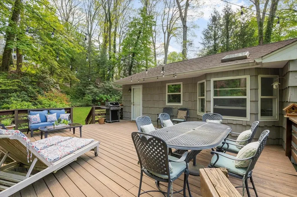 96 Bay Road Halesite NY 11743