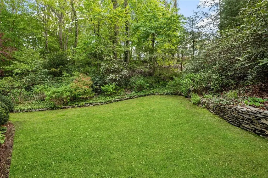96 Bay Road Halesite NY 11743