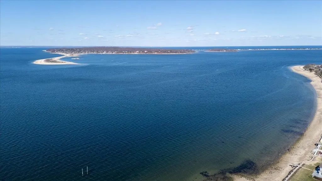 96 Bay Road Halesite NY 11743