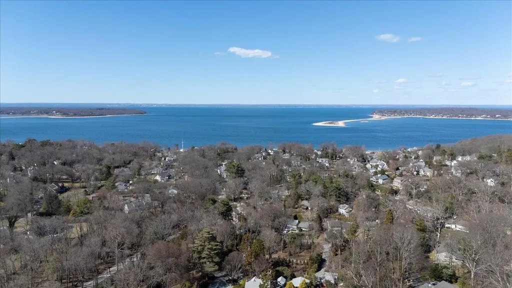 96 Bay Road Halesite NY 11743