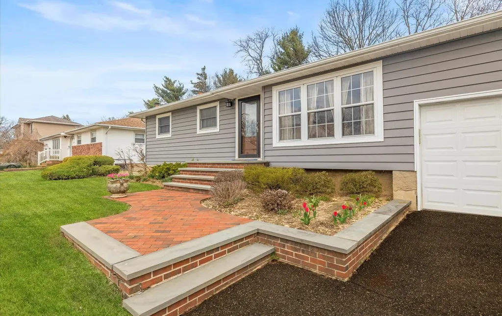 23 Beaumont Drive Plainview NY 11803