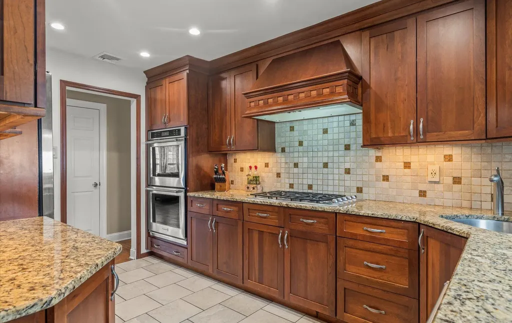 23 Beaumont Drive Plainview NY 11803