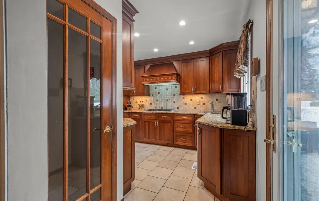 23 Beaumont Drive Plainview NY 11803