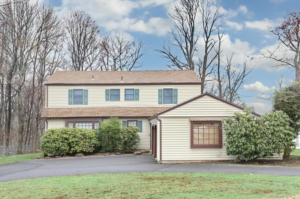 16 Lancaster Drive Suffern NY 10901