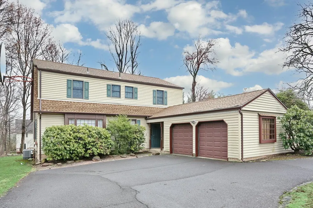 16 Lancaster Drive Suffern NY 10901