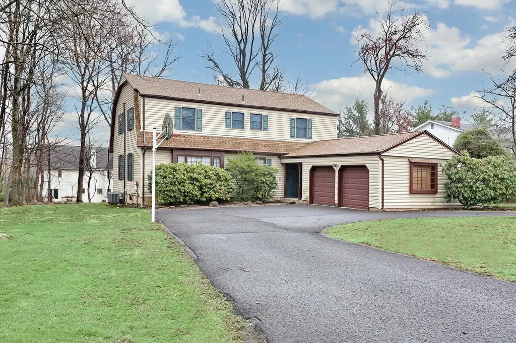 16 Lancaster Drive Suffern NY 10901