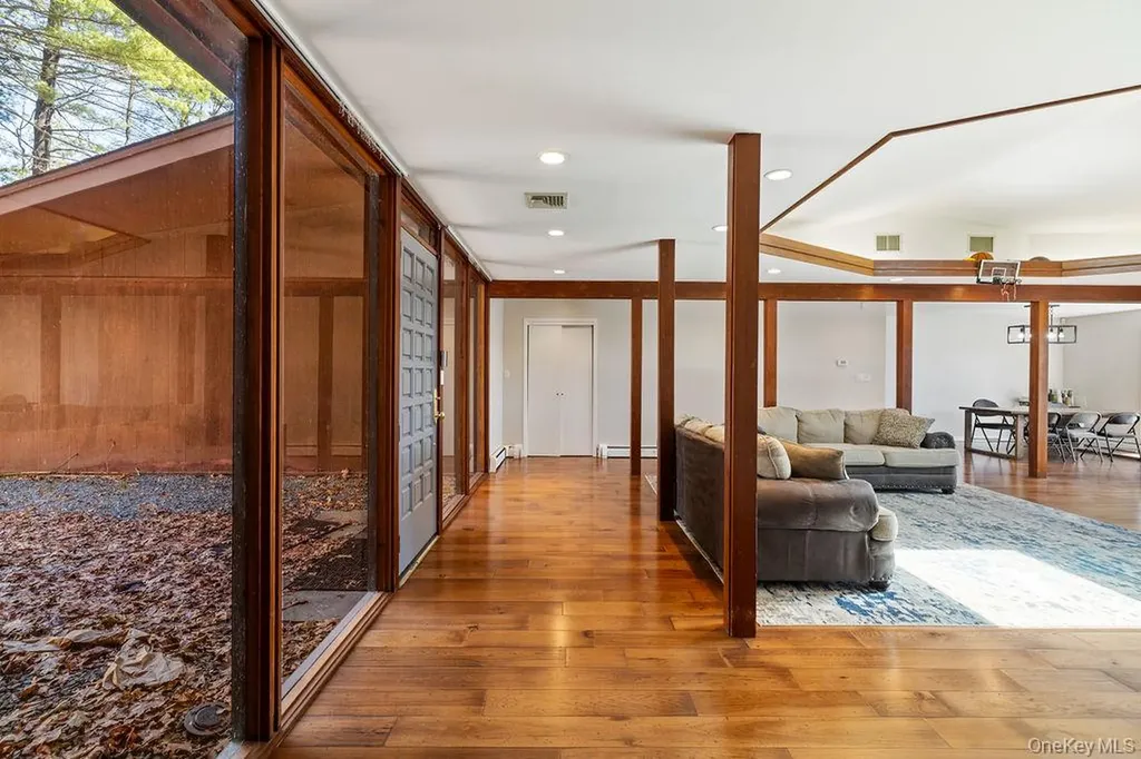 5 Laura Lane Pomona NY 10970