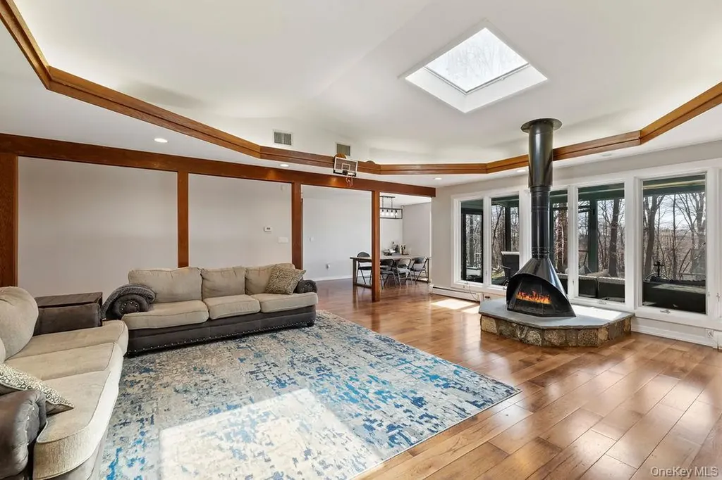 5 Laura Lane Pomona NY 10970