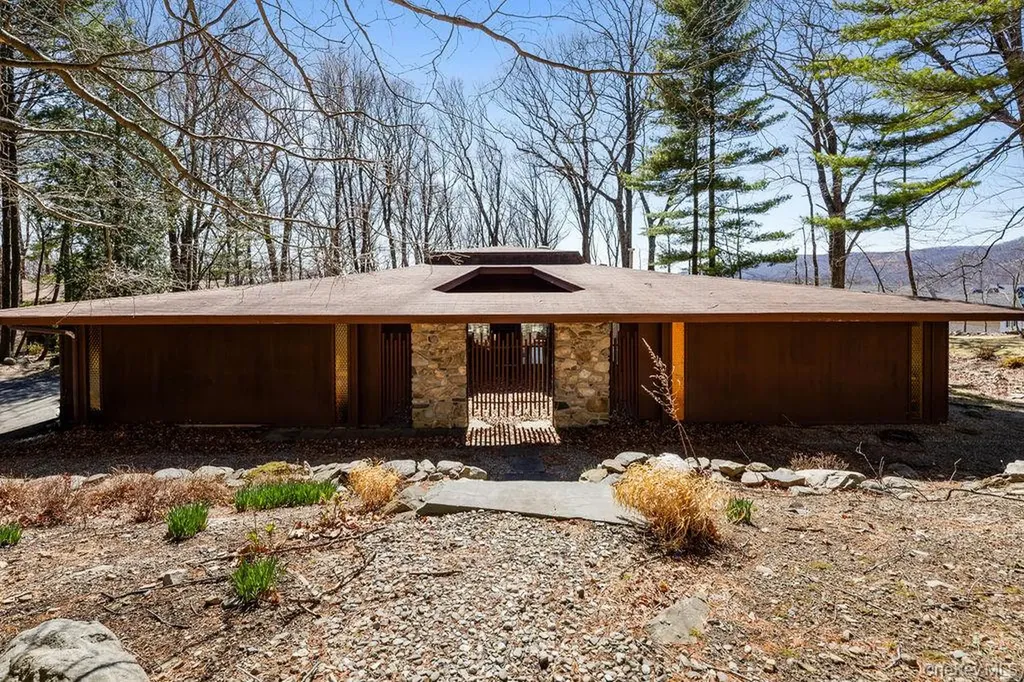 5 Laura Lane Pomona NY 10970