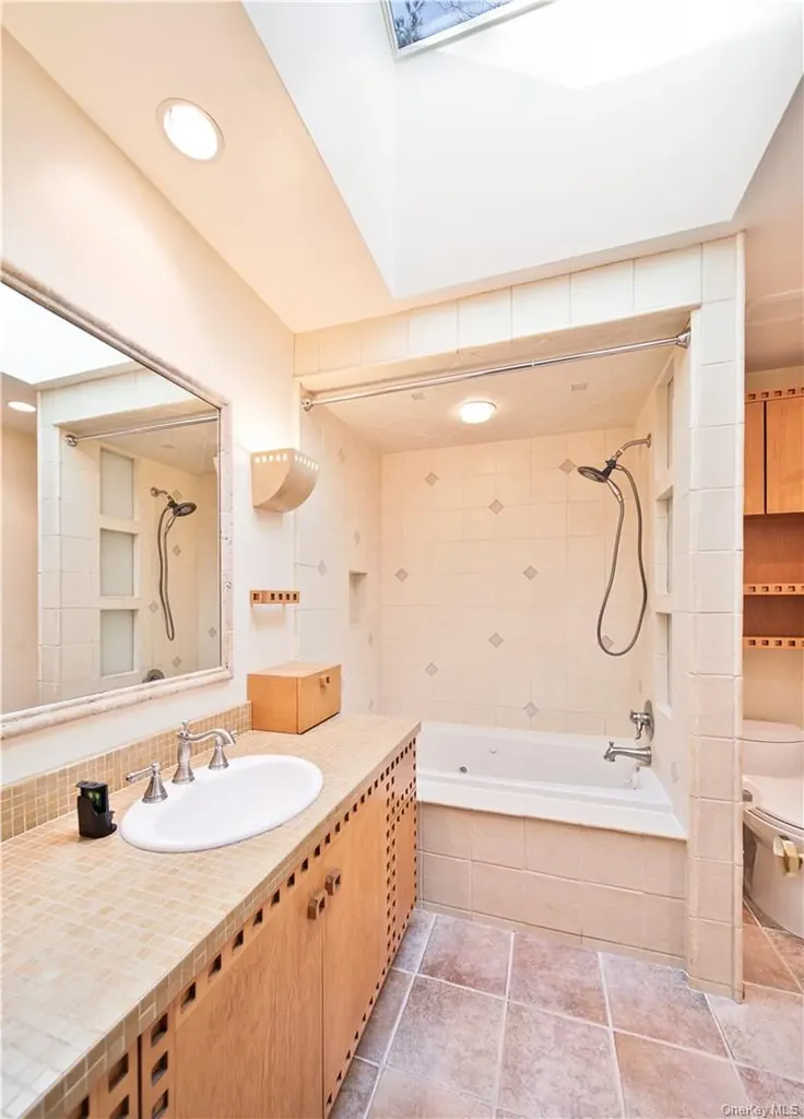 5 Laura Lane Pomona NY 10970