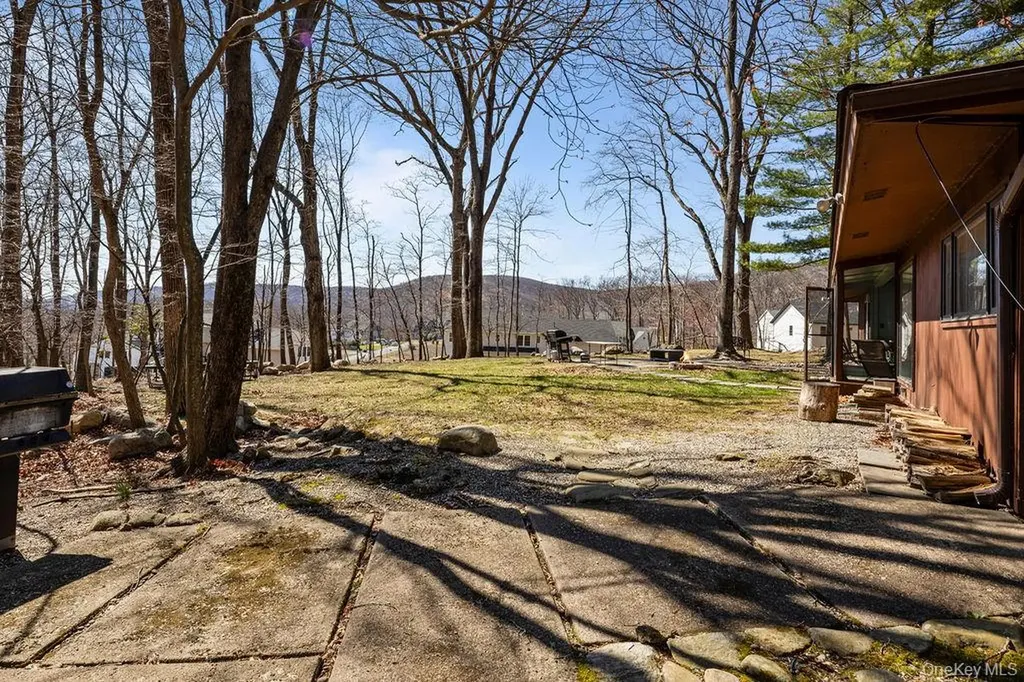 5 Laura Lane Pomona NY 10970