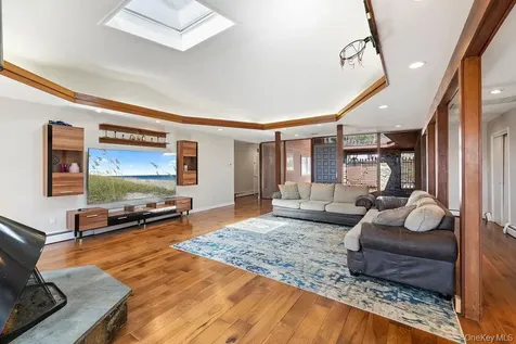 5 Laura Lane Pomona NY 10970