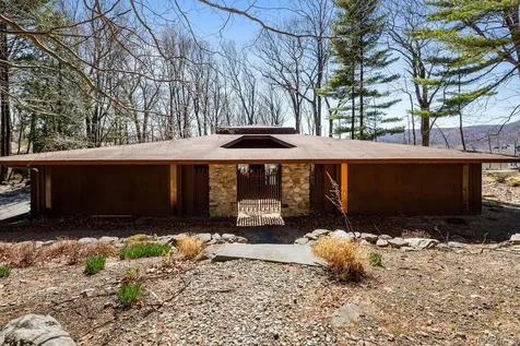 5 Laura Lane Pomona NY 10970