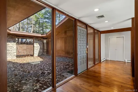 5 Laura Lane Pomona NY 10970